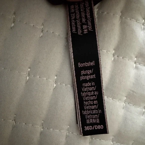 Victoria's Secret Black Bra and Panty Set - Picture 5 of 6